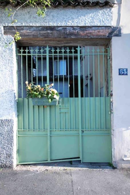 Studio Face A L'Ile Barbe Caluire-et-Cuire Exterior photo